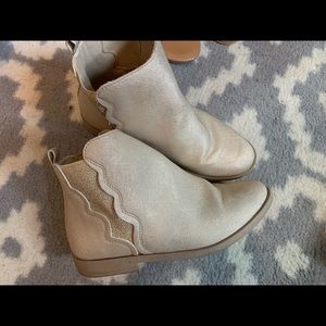 Crazy 8 gold boots size 3